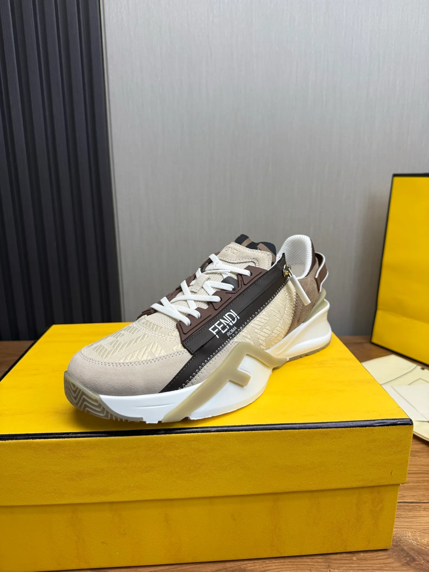 Men's shoes 💰540💰 Fendi [Fendi] hot style is on the market 🔥Fashionable casual men's shoes 🔱 Made of original brand fly knit fabric. Original cowhide + breathable mesh lining + sheepskin feet, perfect shape, top quality, you deserve it 🔜Original rubber outsole, ultra-light, non-slip and wear-resistant 👣 Standard size 38-44